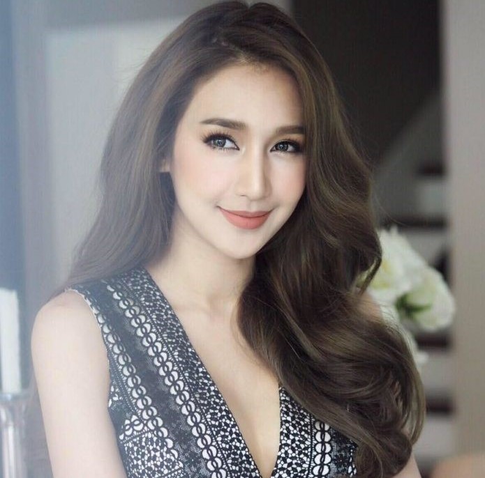 เนย โชติกา