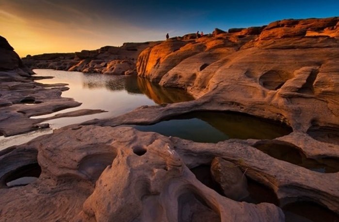 สามพันโบก