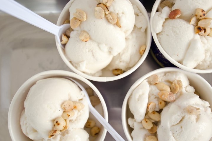 ไอศกรีมมะพร้าวนมสด