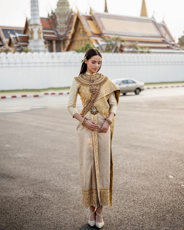 ญาญ่า อุรัสยา เข้าวงการ