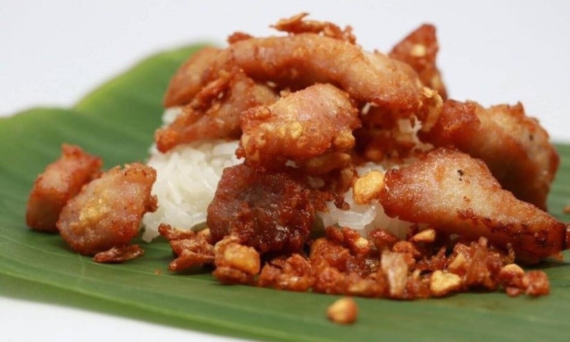 1.ข้าวเหนียวหมูทอด