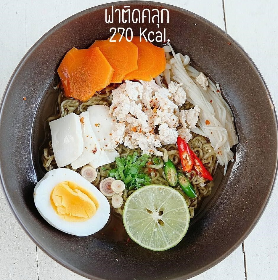 30 ก๋วยเตี๋ยวต้มยำเส้นบะหมี่ผัก