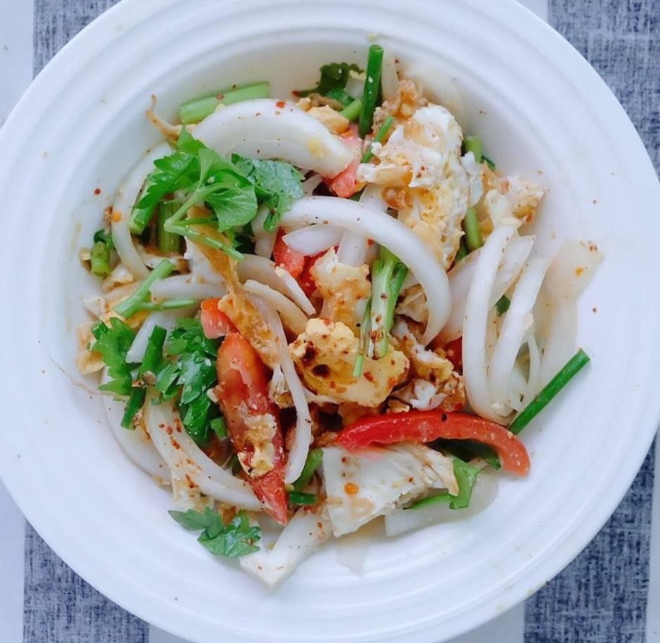 8 ยำไข่ดาวน้ำ